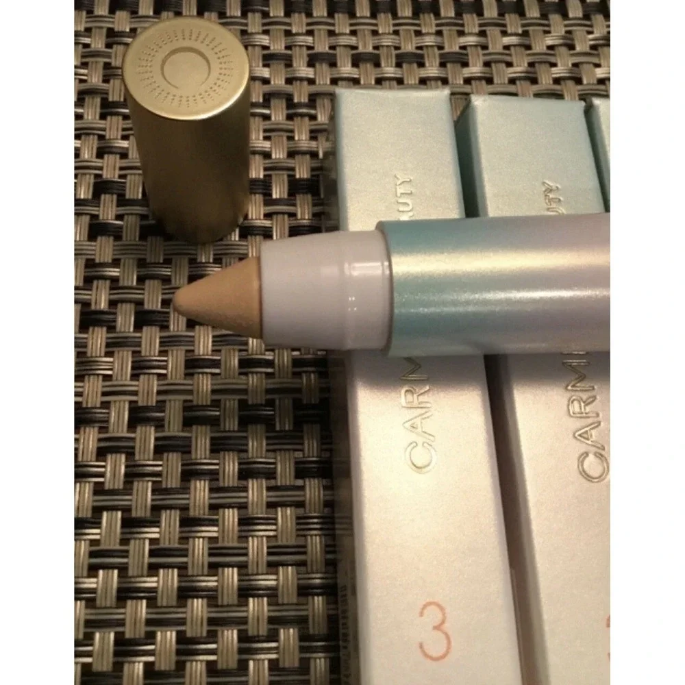 Carmindy Beauty 3 Tap On Concealer LIGHT Color 3.5g New In Box